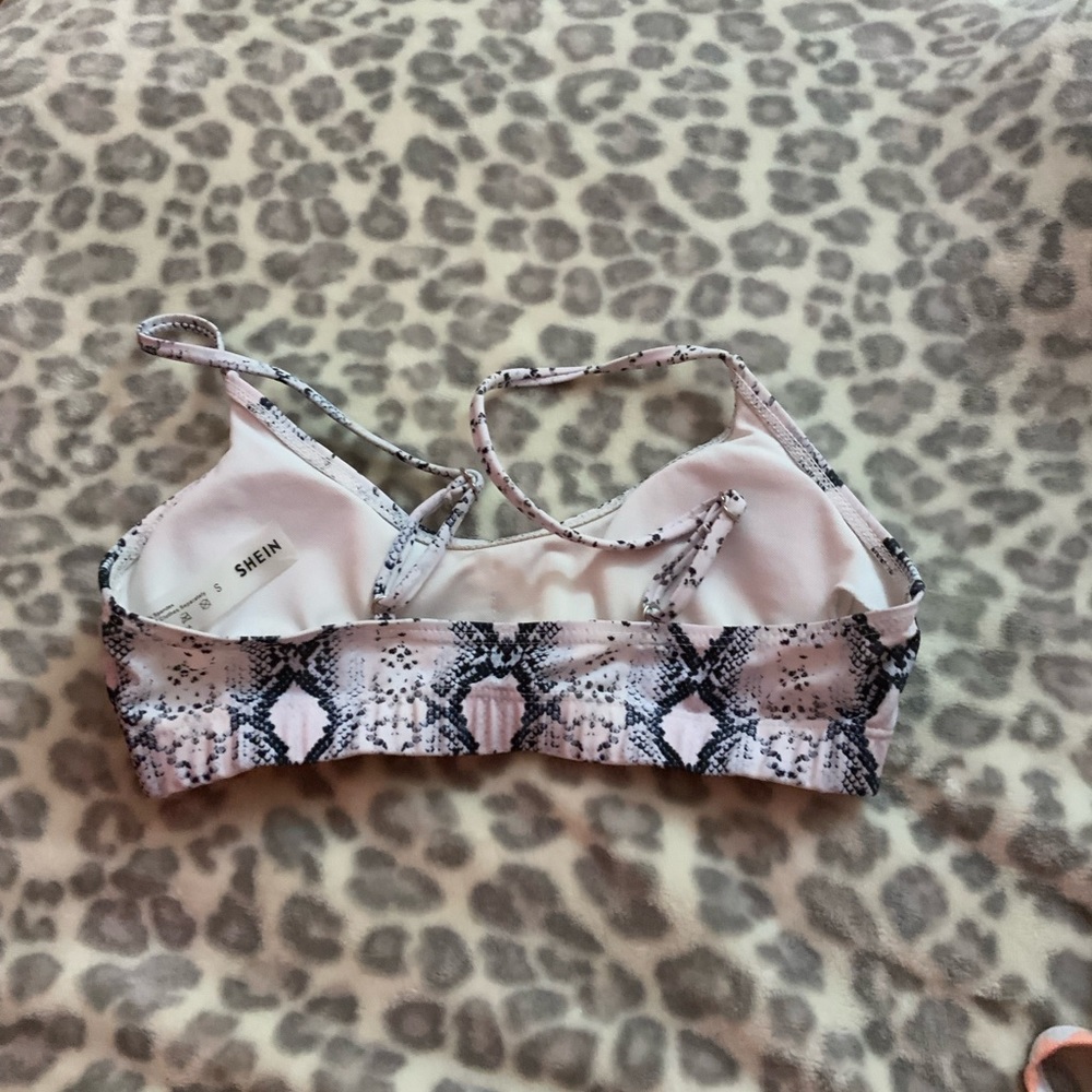 Bikini - Picture 2 of 2